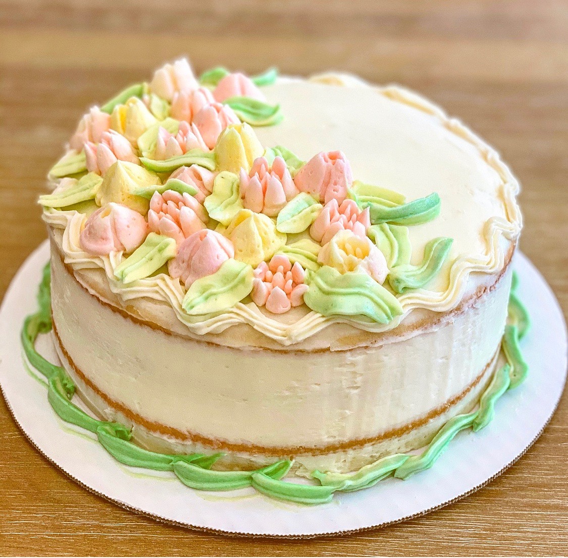 white flower cake